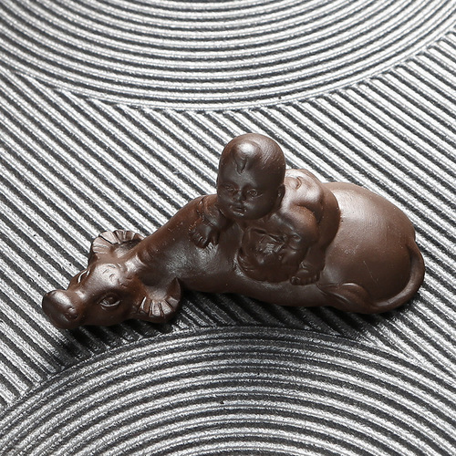 Purple clay tea pet cow turn the world tea play lucky golden toad ornaments fine handmade sculpture tea tray tea props can be raised