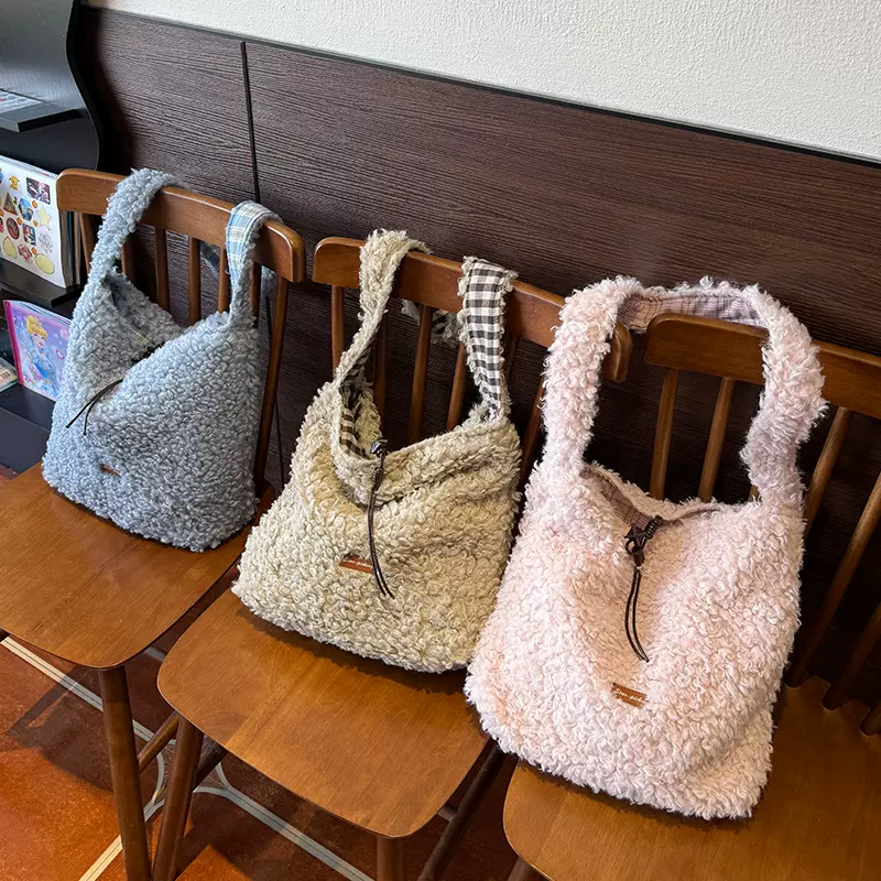 秋冬新款韩系慵懒风羊羔毛单肩包大容量通勤百搭斜挎托特包女