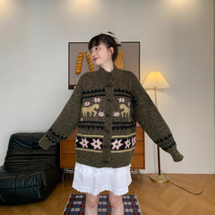 费尔岛撞色提花半高领牛角扣毛衣女2025秋冬新款宽松复古针织外套