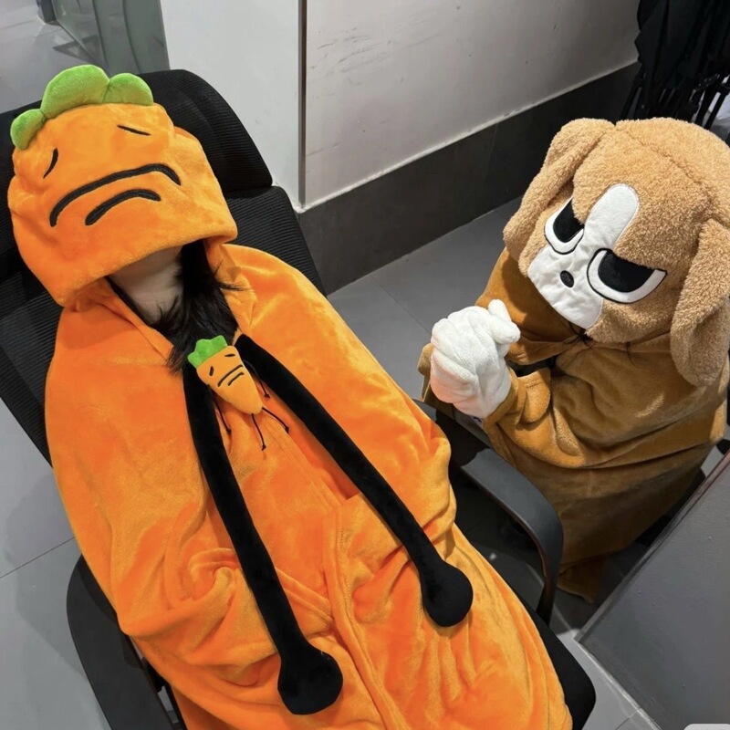 Cute and Funny Blanket Siamese Plush Hooded Cloak Beige Multi-Story Zhang Tanimoto Shawl Dormitory Sleeping Blanket Cute and Funny Blanket Siamese Plush Hooded Cloak Beige Multi-Story Zhang Tanimoto Shawl Dormitory Sleeping Blanket
