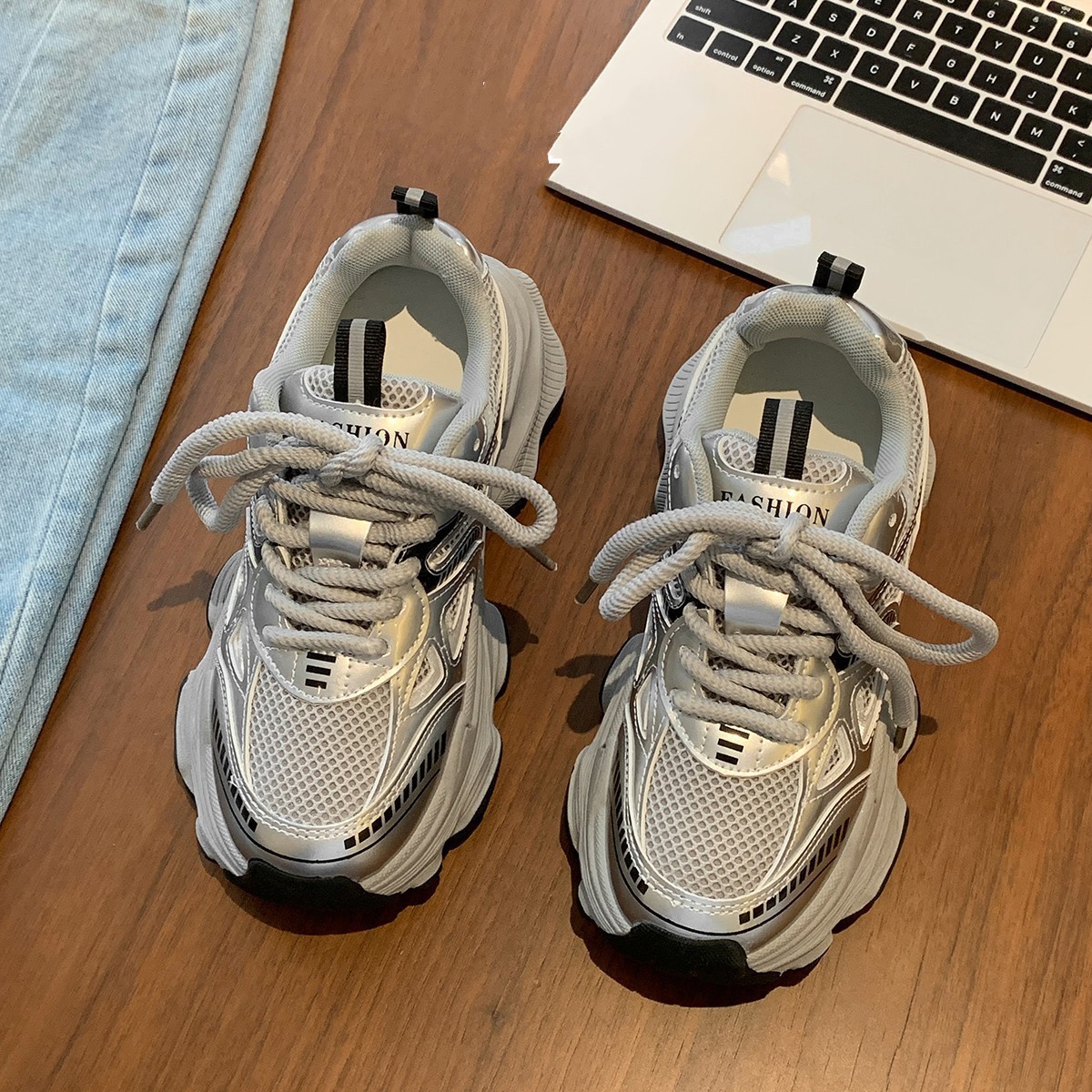 Papá zapatos de mujer zapatos negros de terciopelo 2026 nueva primavera y otoño versátil muffin grueso aumento de altura zapatos deportivos casuales