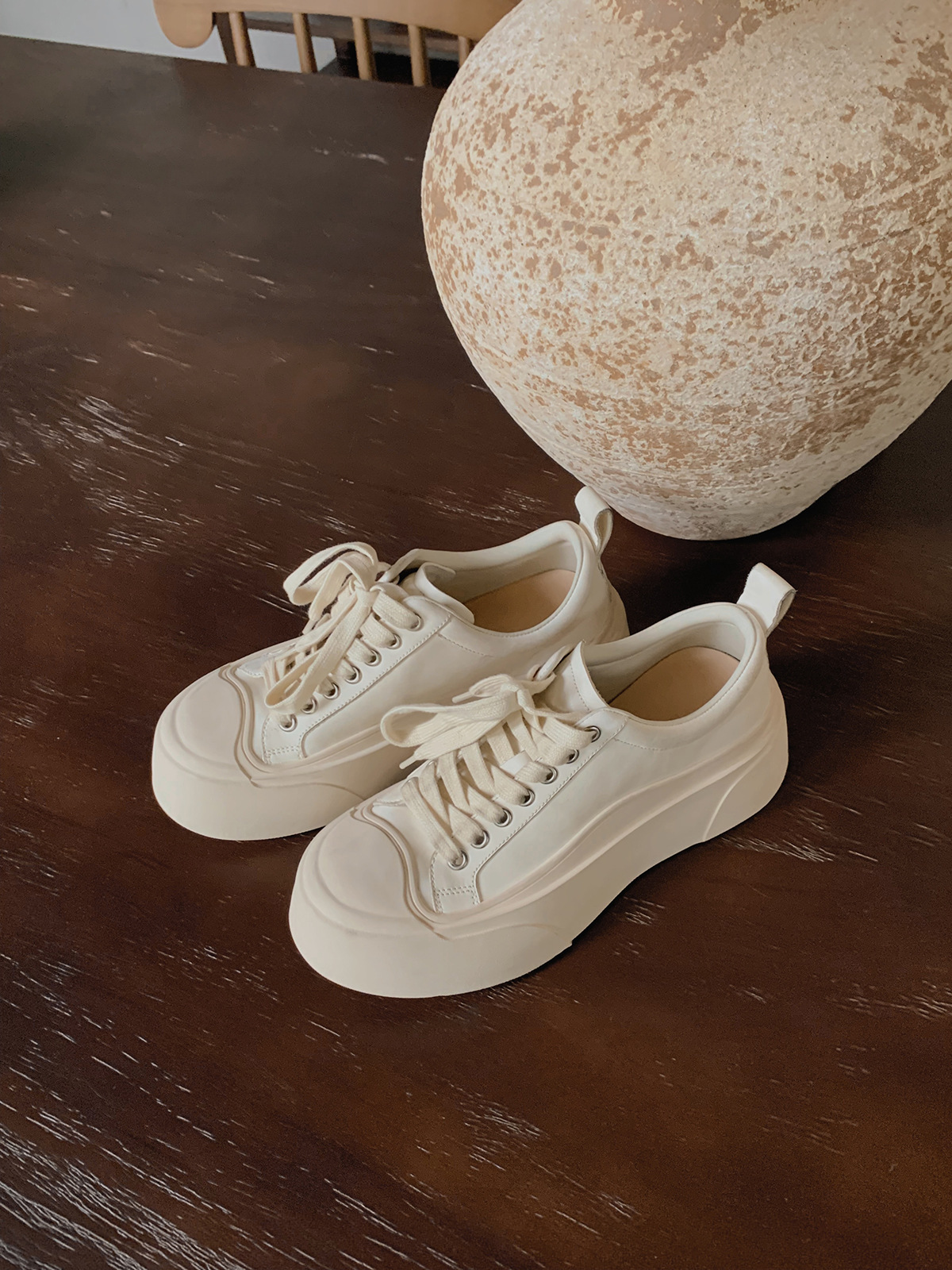 Versión de cuero de vaca ~ Grape Madre con el mismo estilo de zapatos de skate casuales de cabeza redonda para aumentar la altura de la base para hacer viejos zapatos blancos para mujeres