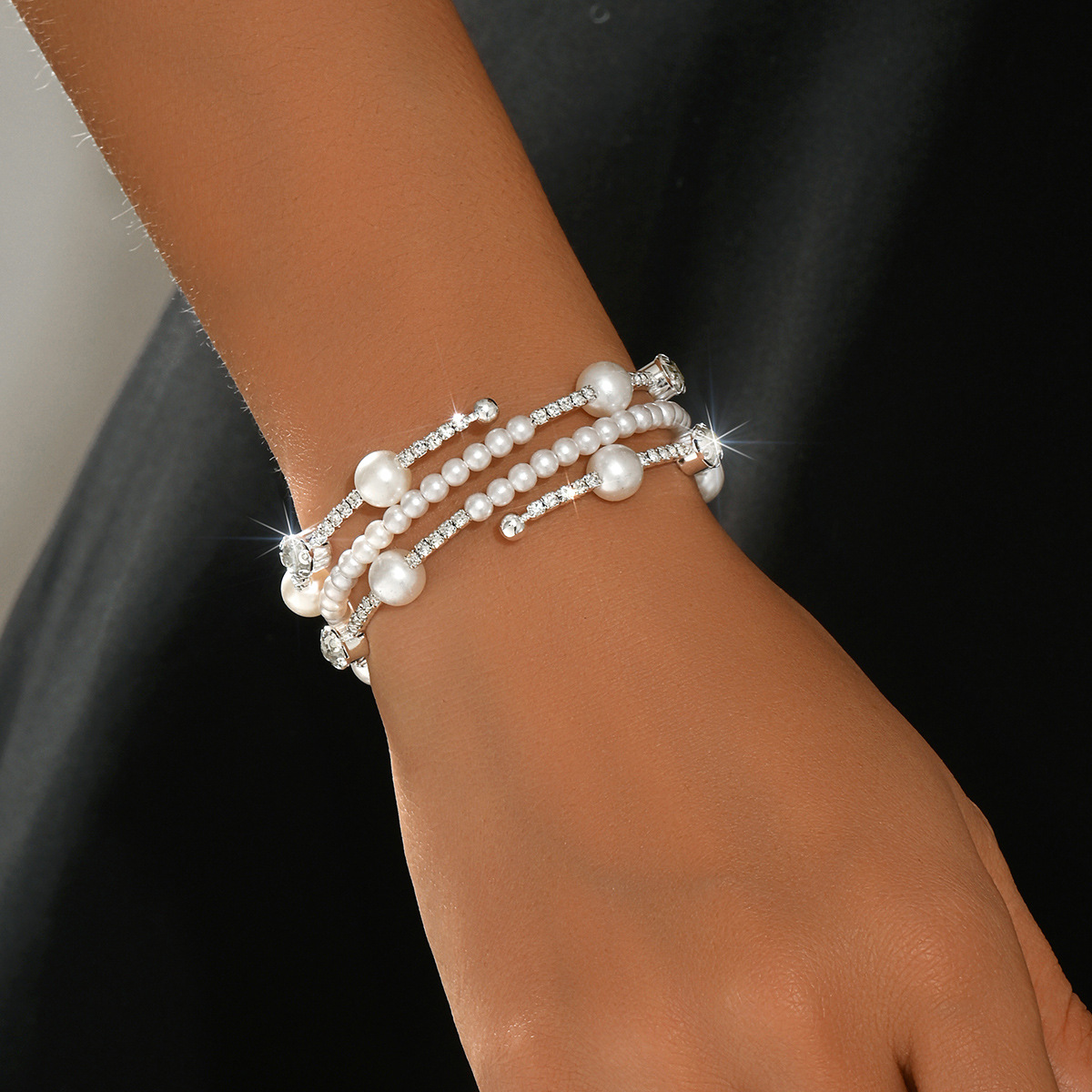 Brazalete de perlas de diamante de industria pesada para mujeres alrededor de la pulsera pulsera pulsera pulsera ligera de lujo nicho correa elástica abierta