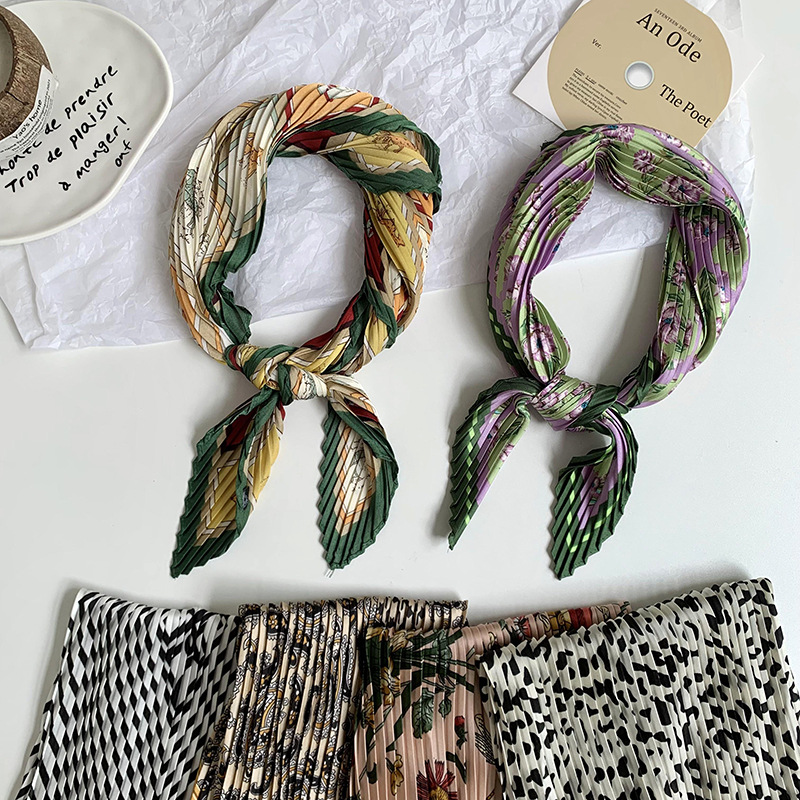 Bufanda de seda, bufanda cuadrada, sentido avanzado, camisa decorativa arrugada de moda coreana de primavera y verano, bufanda pequeña, bufanda en forma de diamante, diadema