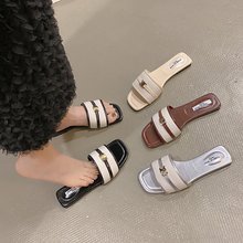 һ����Ů�����ļ��¿�������Ь���^�p��r��ɳ��ЬС���L�W�t����