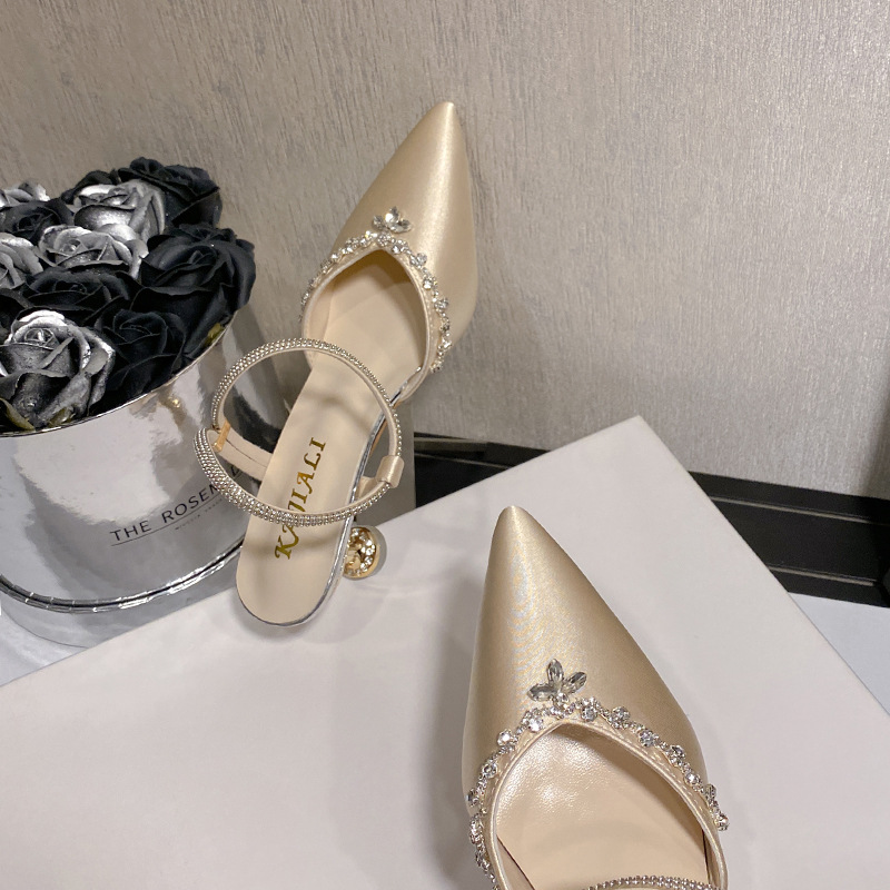Frühling/Sommer: Hochhackige Riemchensandalen mit Strasssteinen, spitzer Zehenpartie und mittelhohem Stilettoabsatz im koreanischen Stil für Damen – sofort lieferbar_voghion.com