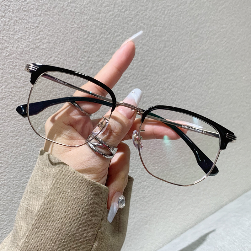 Minimalistiska retro halvramglasögon i titan för män_voghion.com