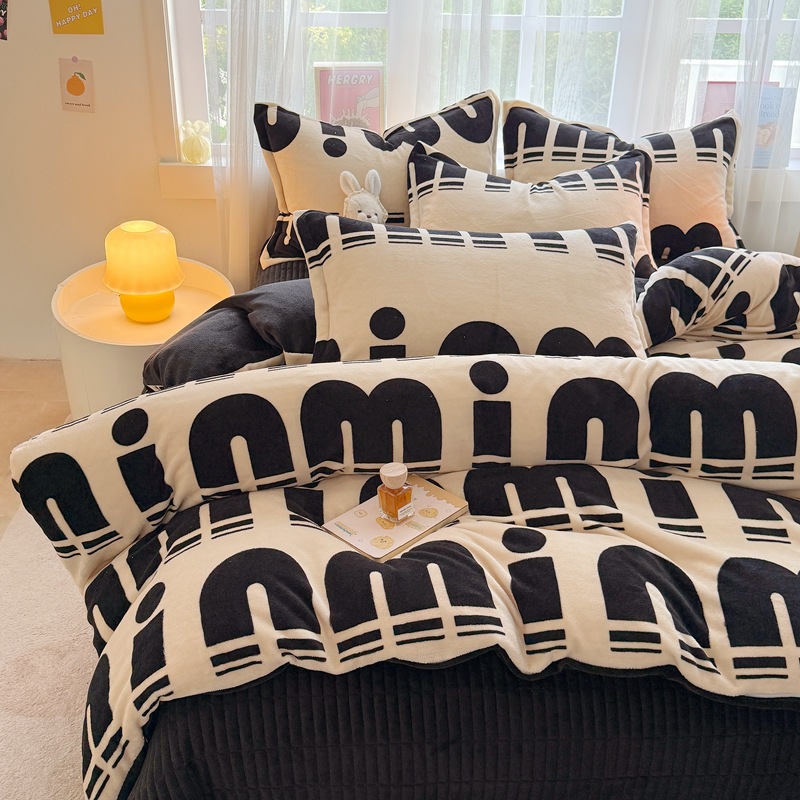 云裳-字母im【亲肤保暖牛奶绒】