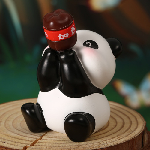 Happy tons of tons of ornaments, creative mini hand-made dolls, Coke pigs, small animals, resin craft gifts wholesale