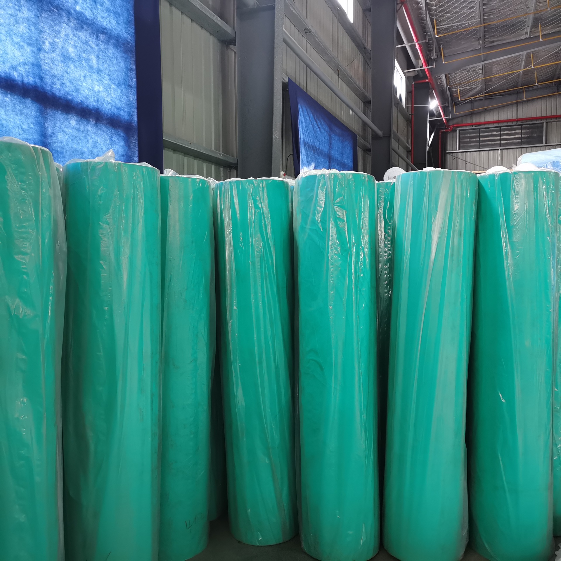 仙桃无纺布厂家生产直销防水透气无胶粘绿色隔离衣