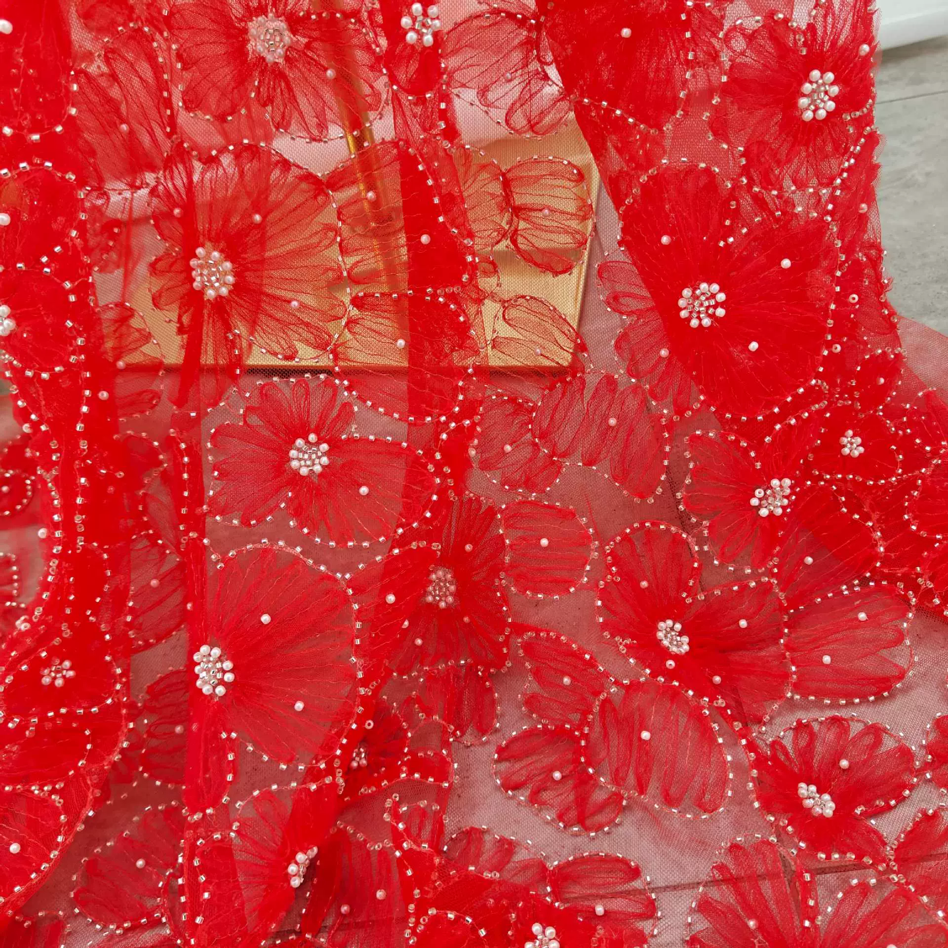 网纱刺绣立体渐变色花朵绣花盘带珠管亮片刺绣面料童装装蕾丝面料