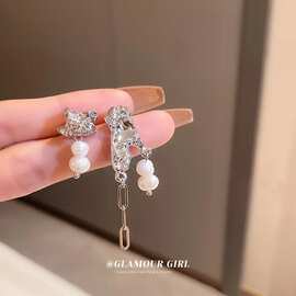 @特价韩国不对称褶皱几何珍珠耳环冷性风个性设计感耳钉耳饰女