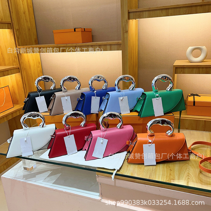 This year's trendy metal handbag 2025 summer new women's solid color design shoulder casual style simple crossbody bag