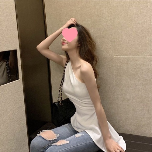 Sleek and sexy off-shoulder black top for women—summer, Korean-style, slim-fit sleeveless tee with a bare-shoulder design, perfect as a trendy layering piece for outdoor wear.