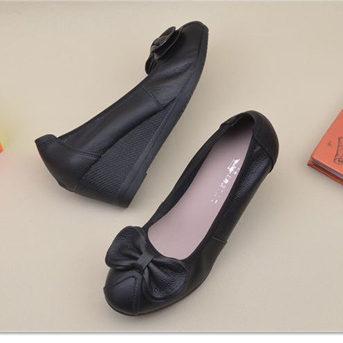 2026 primavera y otoño nuevos zapatos de suela plana zapatos de suela suave zapatos de madres zapatos de cabeza redonda de mediana edad zapatos de cuero de soja