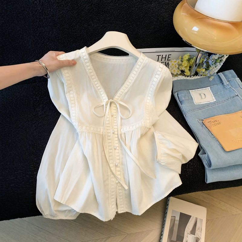 French-style vintage versatile women's shirt, 2026 early autumn new model, V-neck with bow tie, lace trim, and patchwork top French-style vintage versatile women's shirt, 2026 early autumn new model, V-neck with bow tie, lace trim, and patchwork top