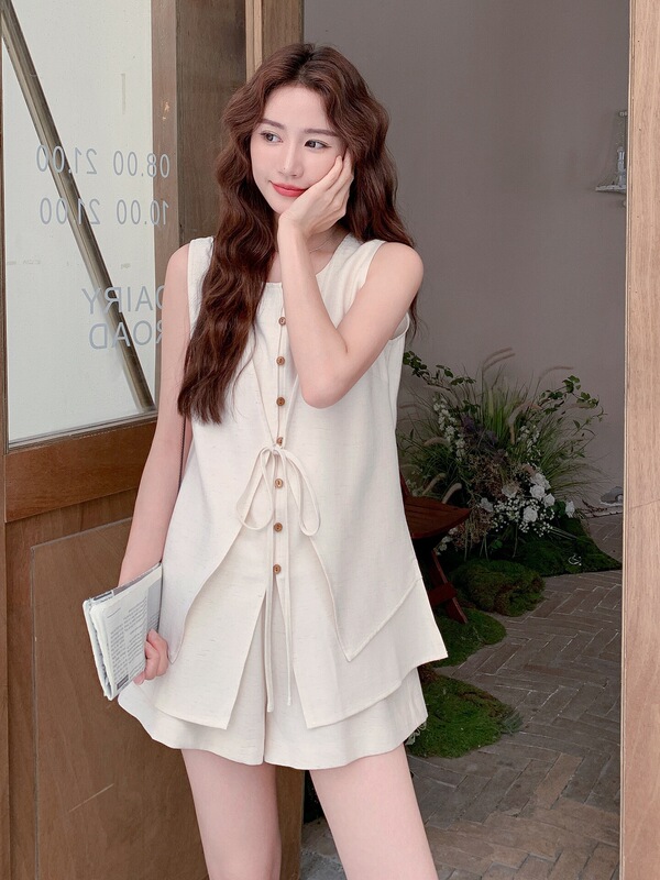 Beige Old Money Style Suit for Women, New Summer Design, Stylish and High-End, Vest and Shorts Two-Piece Set