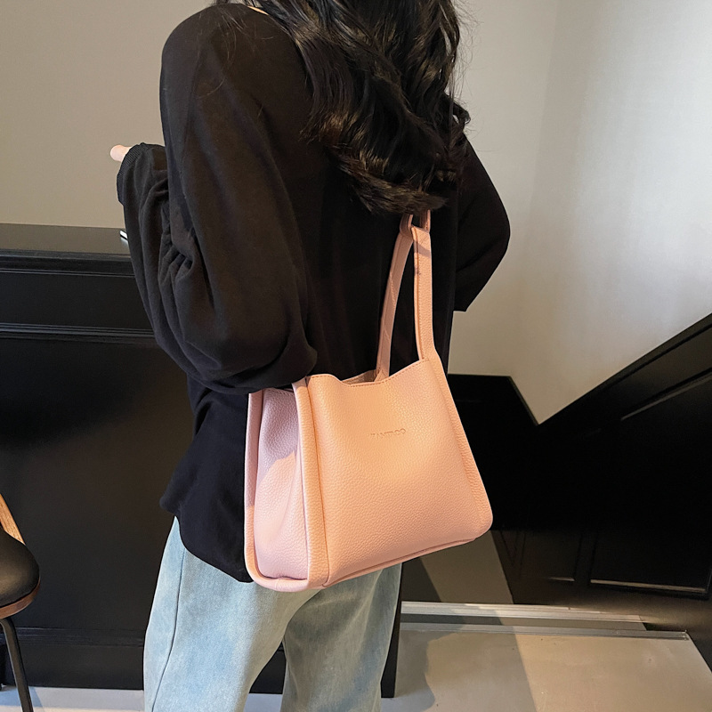 Bolsos de moda de nicho retro para mujer 2025 verano nuevo bolso de mensajero bolso de cubo de moda de alta gama bolso de hombro