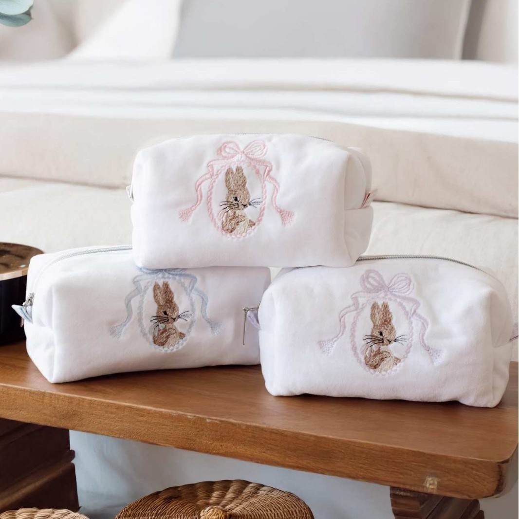 Large-Capacity Makeup Bag with Sweet Girly Heart, Heavy-Duty Embroidery, Squirrel Plush Toiletry Bag with Bow