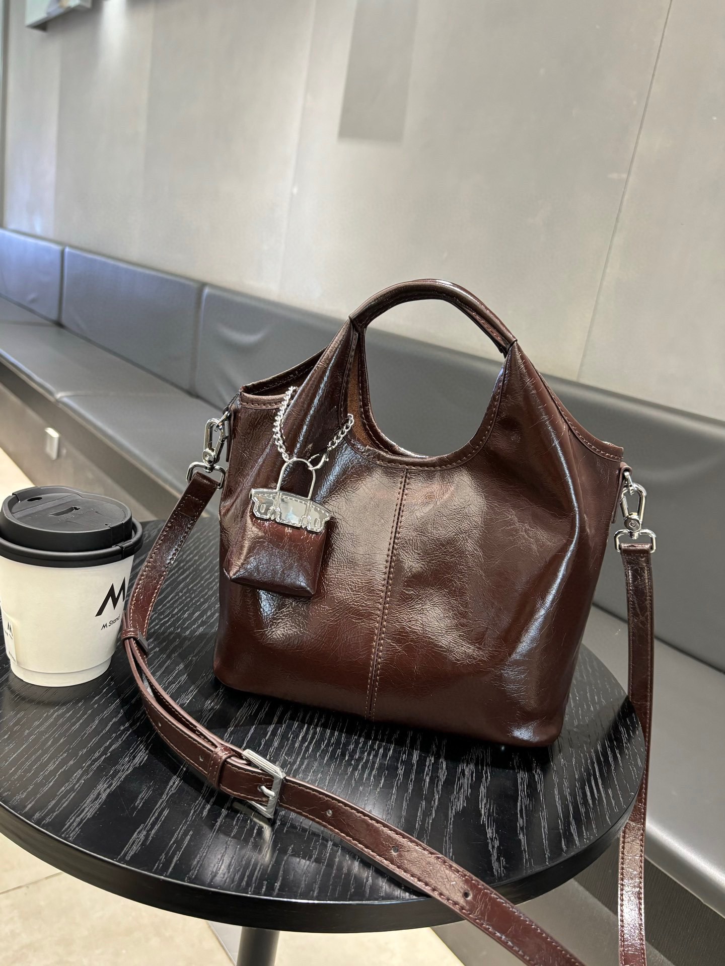 Niche Design Oiled Wax Cowhide Handbag For Women, New Fashion Large Capacity Tote Bag, Shoulder And Crossbody Bag For Commuting - Thumbnail 7