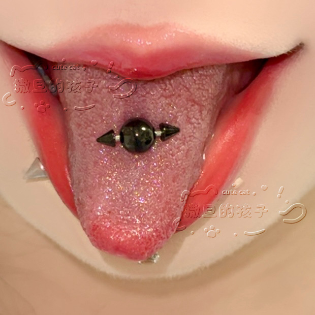 16G labret stud size and finish detail