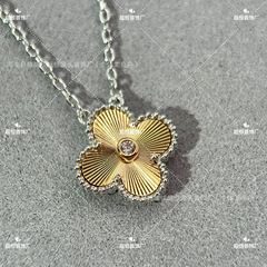 925純銀の新型クリスマス四葉草のネックレス付き女性の高級感があります。