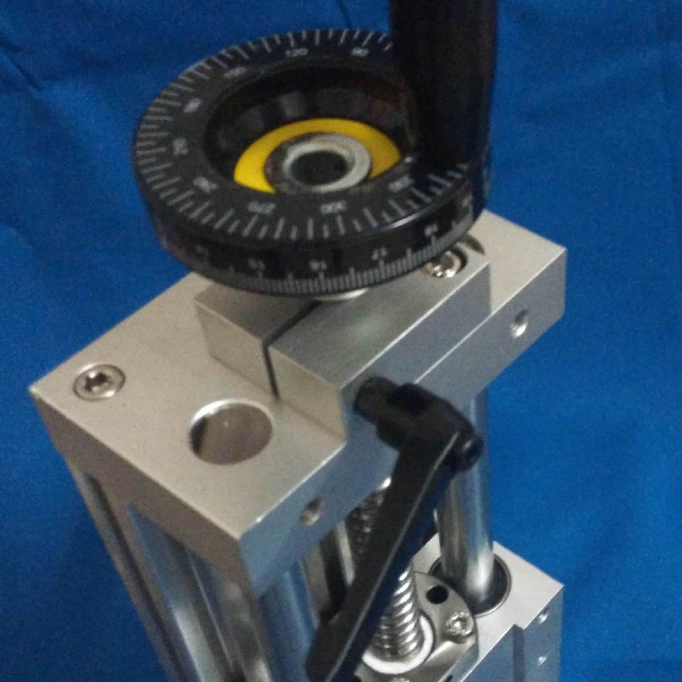 ����λ��ƽ̨ �ֶ��ƶ���е��̨ �ֶ�XYZ���Ų̛̉ �����ֶ���̨X