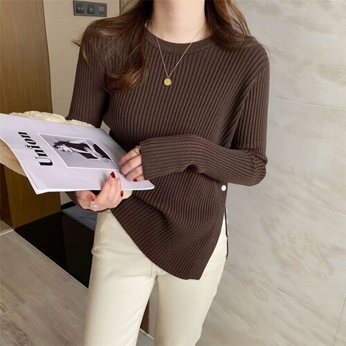 Slim-fit, straight-shoulder sweater with French-style small gold buttons—high-end look that accentuates a slender waist; V-neck top and knitted cardigan jacket for women.