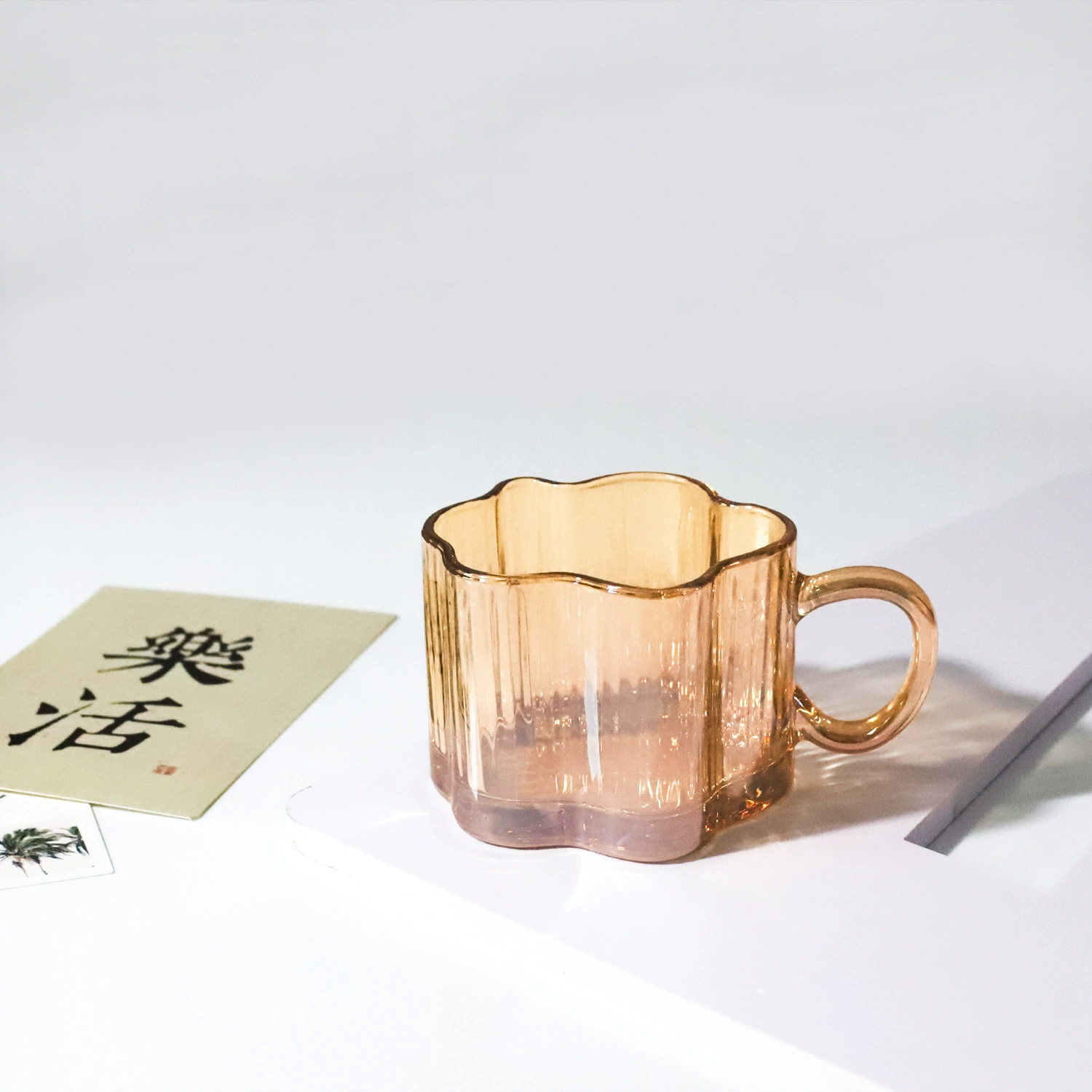 Стеклянная чашка (INS) Yun Duo с ручкой, 201–300 мл — стильный подарок на свадьбу и в офис