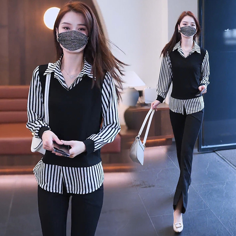 偽の2枚のシャツの婦人服は腹のストライプの上着の2024秋の服のシャツのデザイン感があります。|undefined