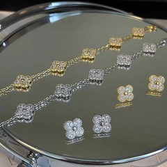 爆発金の両面には幸運な五花四葉草の鎖があります。