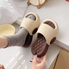 �ļ��¿�Ů������Ь��׷����⴩�r���pɫ����ɳ����߅һ�������l