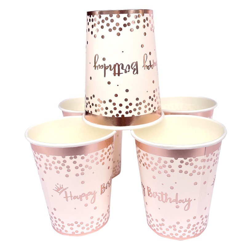 En stock al por mayor monopolio transfronterizo nuevo oro rosa fiesta de cumpleaños de la muchacha 20 paquete de papel tazas de papel placas de papel traje de tejido