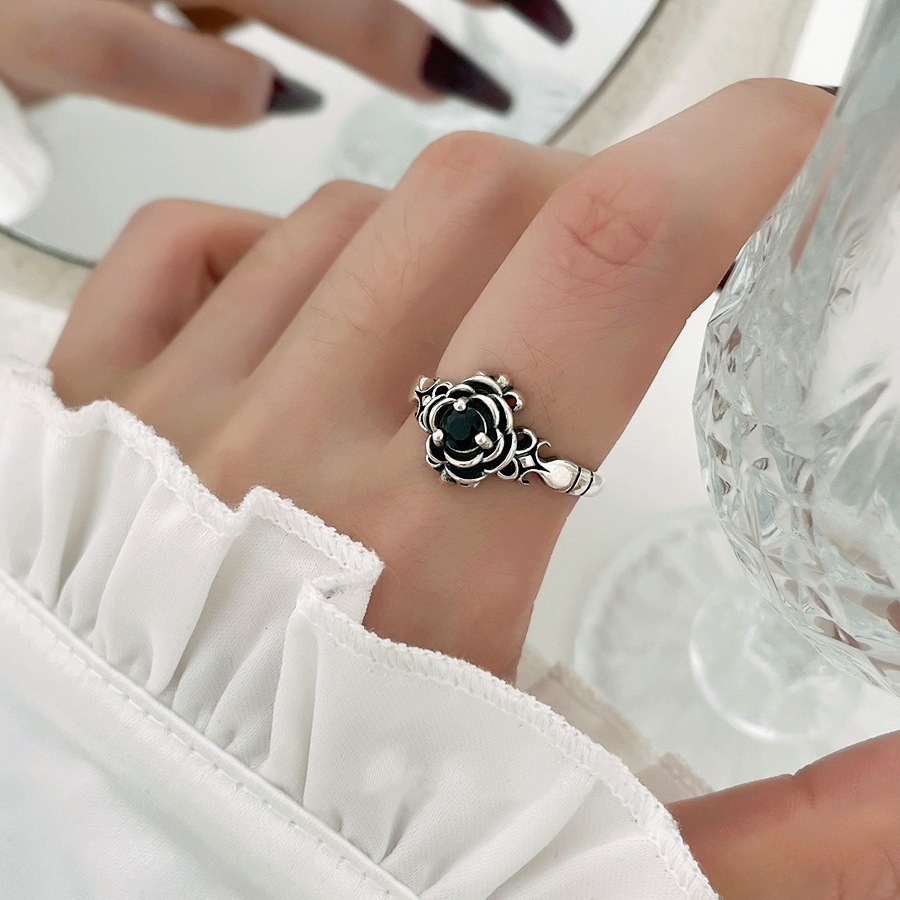 Versión coreana del anillo de números romanos para mujer, reloj de la industria pesada de la moda retro S925, anillo abierto plateado, anillo de dedo de comida de hip-hop