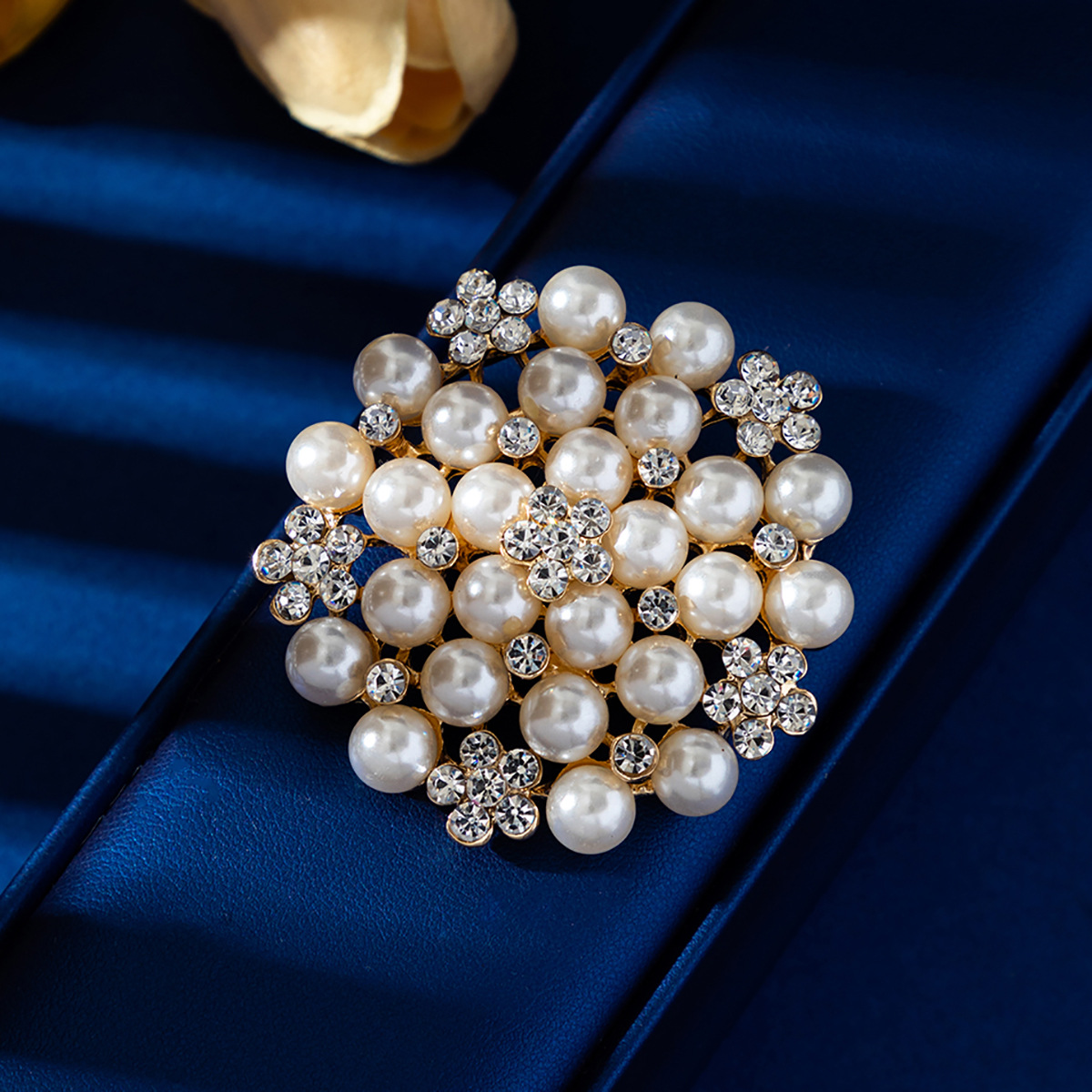 Elegante Perlenbrosche Für Damen Schneeflocke Aus Legierung_voghion.com