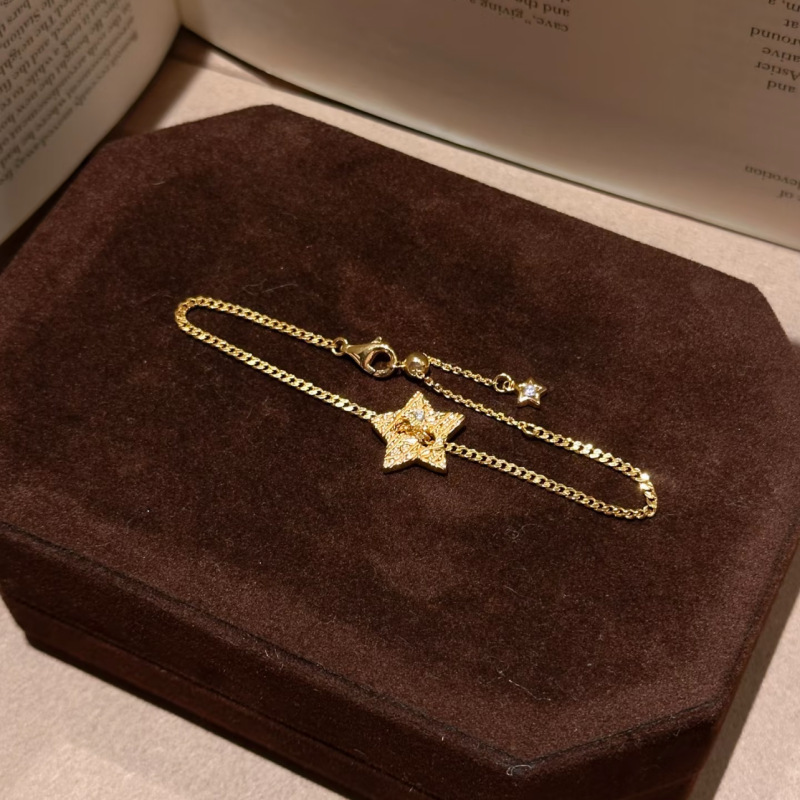 New Lava Star Bracelet for Women, Fashionable and Luxurious, with a Unique and Niche Design, Adjustable and Extendable, Wholesale
