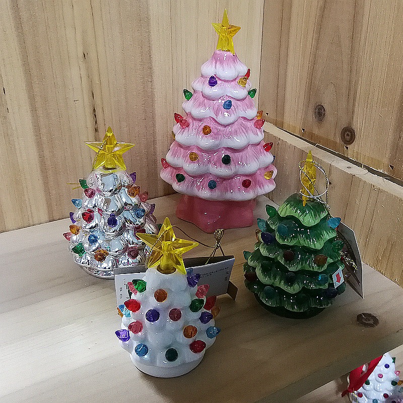 Suministro directo de fábrica exportación Baiyun suelo pintado batería cerámica árbol de Navidad con luces multicolores decoraciones de Navidad