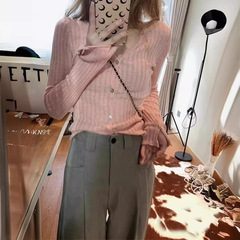 一件代发粉色V领针织打底衫女春秋薄款内搭软糯修身显瘦长袖上衣