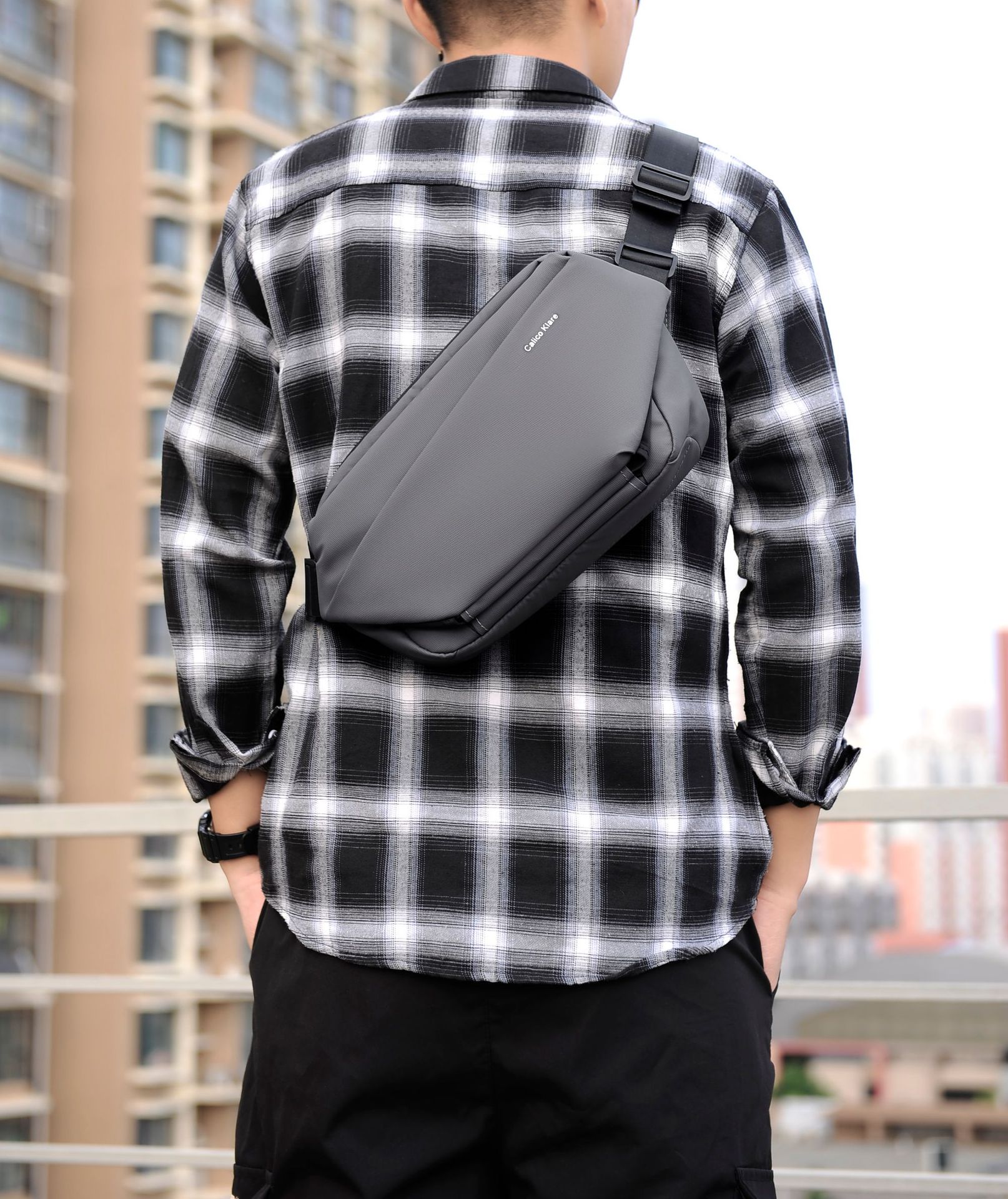 Crossbody bag men's 2023 fashion brand men's chest bag tooling motorcycle backpack trendy sports waterproof shoulder bag