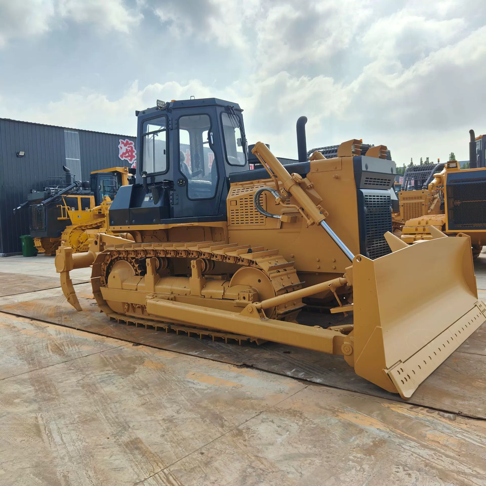 源头厂家全新液压推土机 HT16履带式工程路面铲运车 小型推土机