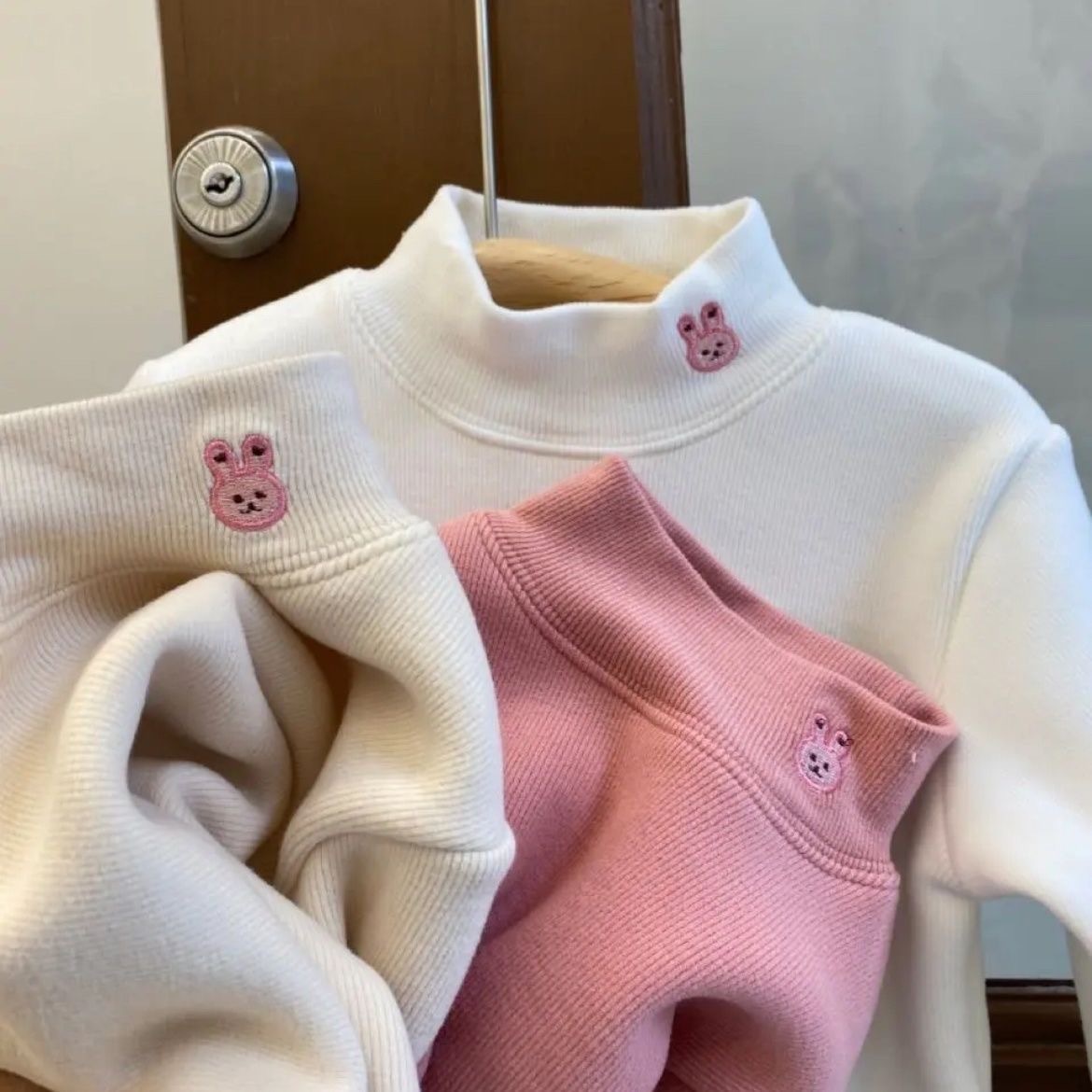 Diseño universal con bordado para niñas otoño y invierno para niños coreanos nuevo terciero grueso una camisa de conejo de terciero