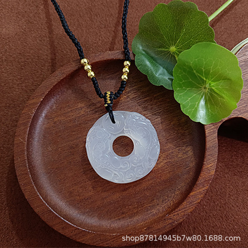 화이트 칼세도니 더블 Pixiu 안전 버클(노란색 금속 구슬과 검은색 로프 포함)