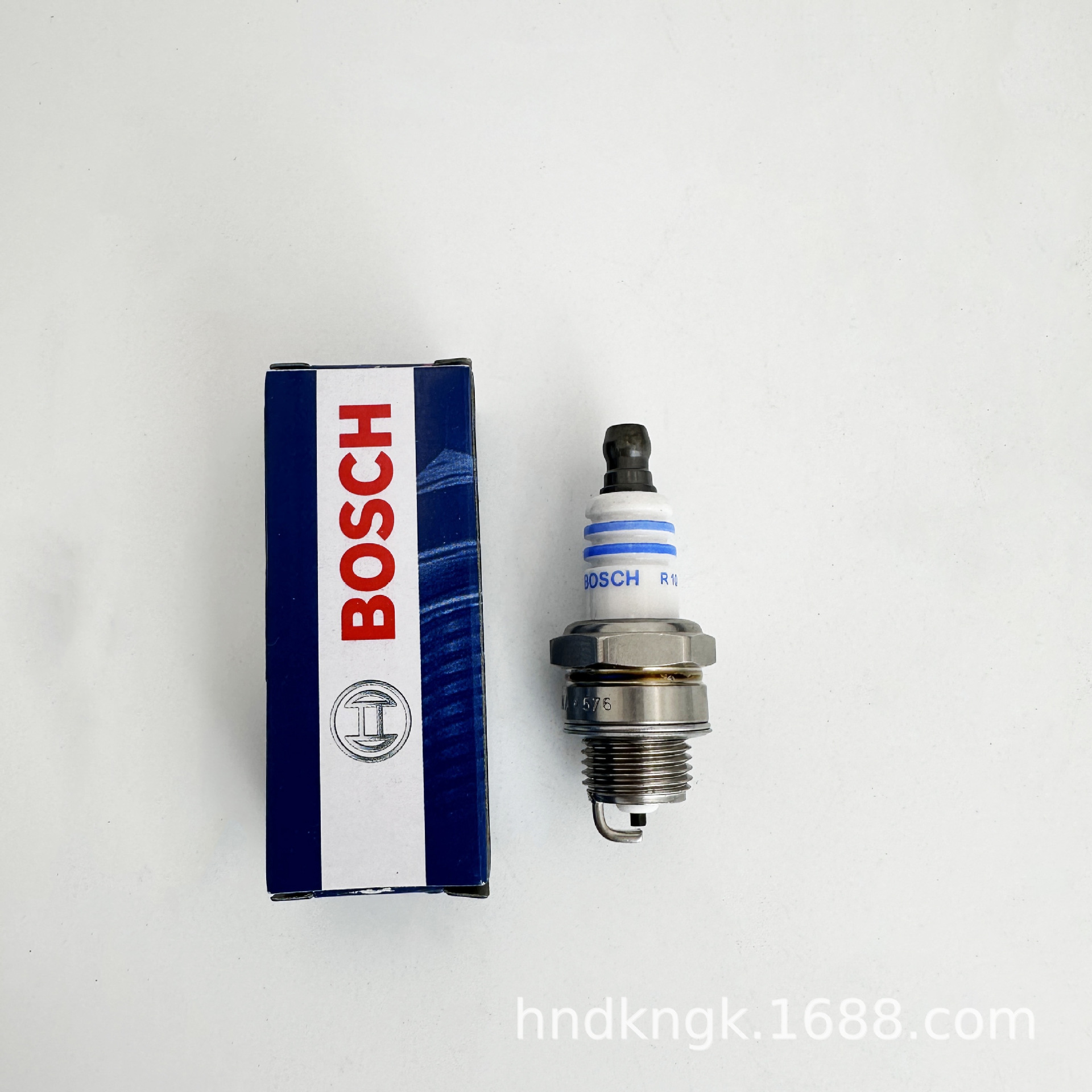 Bosch Wsr6F 7547 Spark Plug Is Suitable for Small Two-Stroke Engines, Motors, Water Pumps, and Go-Karts