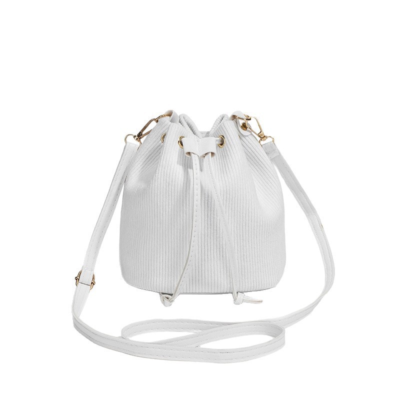 Personalidad de moda de celebridades en línea este año, bolsos de cadena populares para mujeres, otoño y invierno de 2025, nuevos bolsos de cubo coreanos image 6