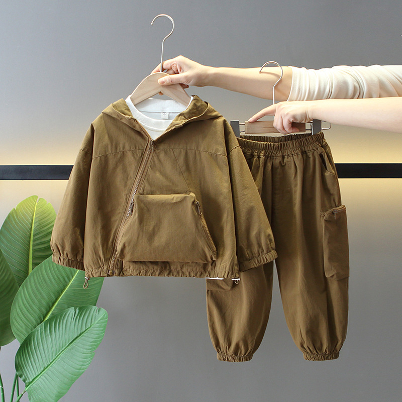 6129 Traje de primavera y otoño para niños 2025 nuevo estilo fresco y guapo primavera versión coreana de tres piezas bebé frita calle guapos ropa de trabajo marea