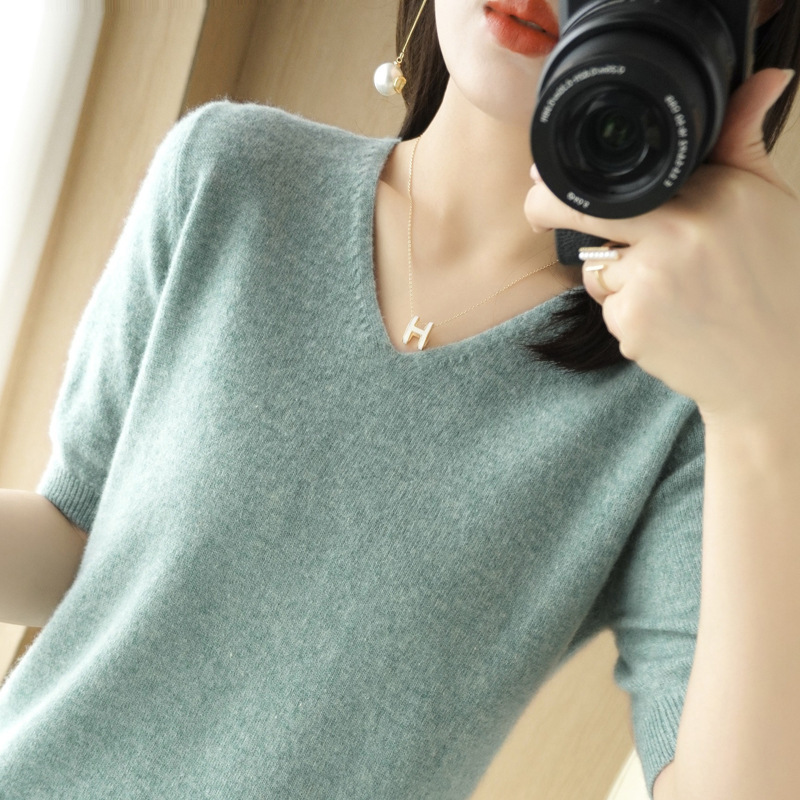 V-Neck Knitted Base Shirt Women's Early Spring New Short-Sleeved Solid Color Top Elegant Age-Reducing Simple Inner Pullover Top