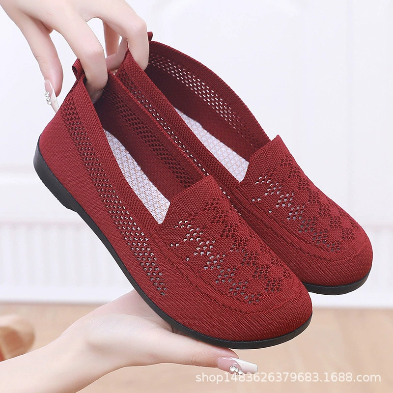 Летние пекинские туфли из ткани светло-дышащие полые полые повседневные нескользящие сандалии среднего и пожилого возраста мягкие подошвы мамы сетчатые женские туфли