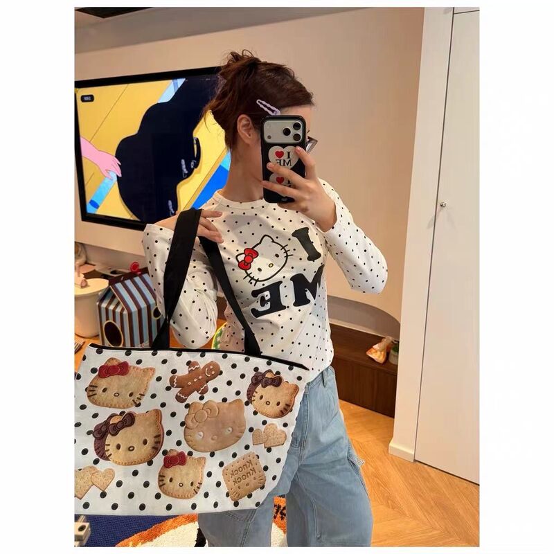 White base with small polka dots, Hello Kitty letter print, slim-fit long-sleeve versatile stretchy slimming base layer T-shirt White base with small polka dots, Hello Kitty letter print, slim-fit long-sleeve versatile stretchy slimming base layer T-shirt