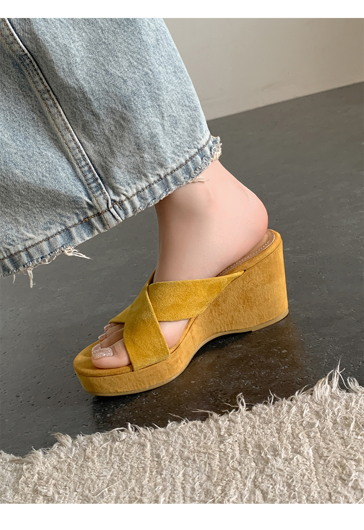 Sandal cao gót nữ mũi hở quai chéo da lộn, gót xuồng 7 cm — màu vàng, màu mơ, màu cà phê chi tiết 14