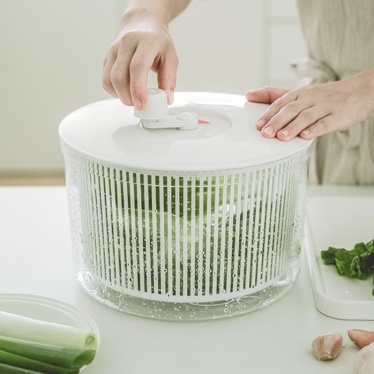Japanese imported vegetable dehydrator, small hand-cranked vegetable spinner, kitchen vegetable washing and draining basin, fruit and vegetable salad draining basket